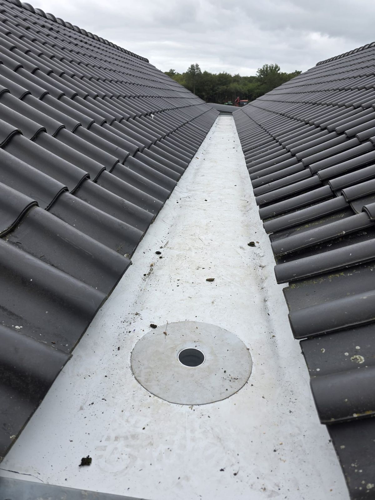Een goot met 30 mm PIR-isolatie en duurzame fleeceback PVC — foto 1