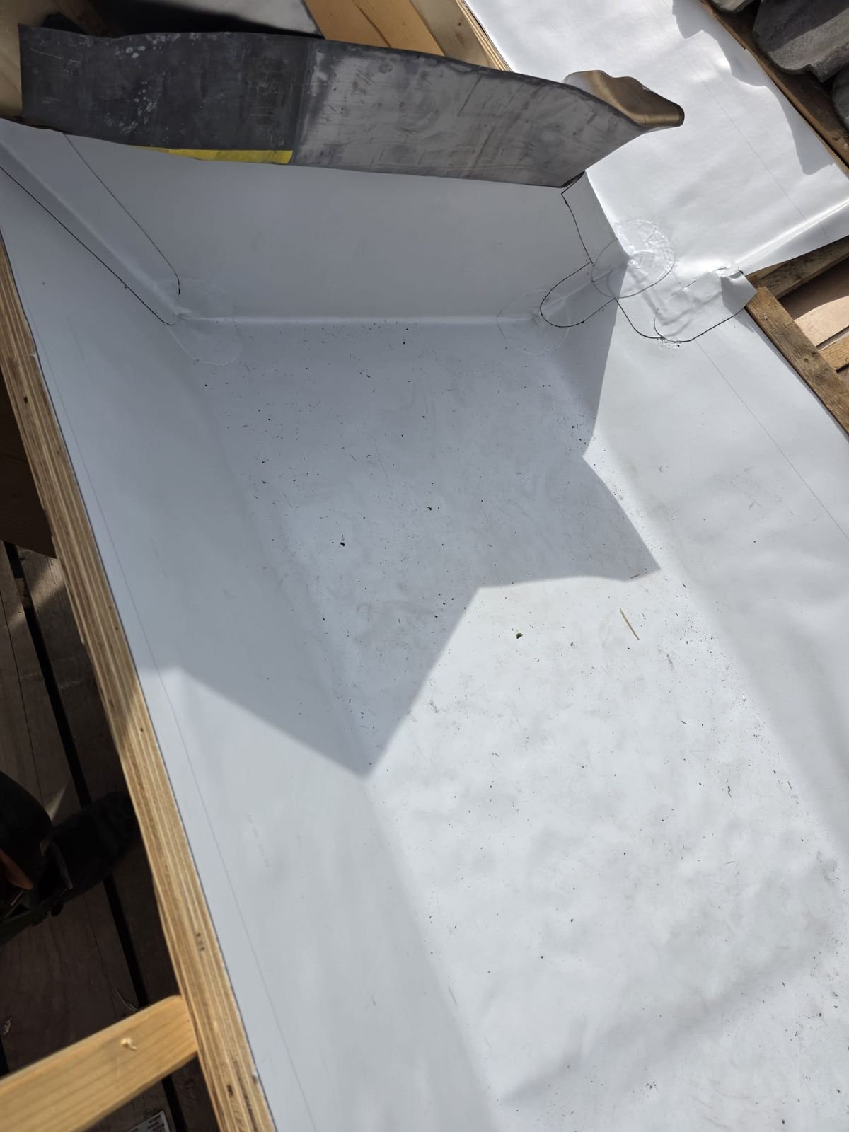 Een goot met 30 mm PIR-isolatie en duurzame fleeceback PVC — foto 4