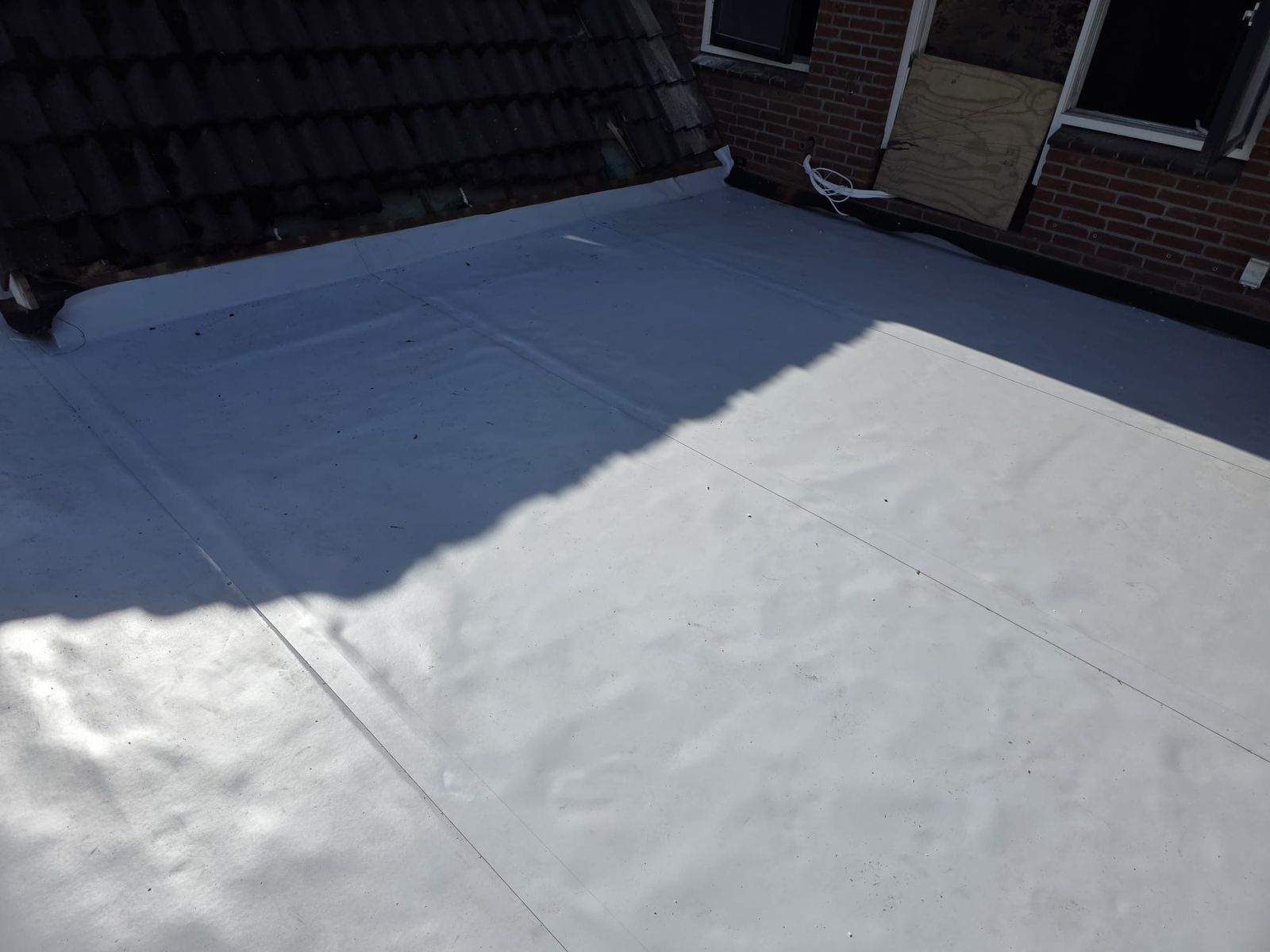 140 mm PIR-isolatie en een gootbaan met bitumen — foto 3