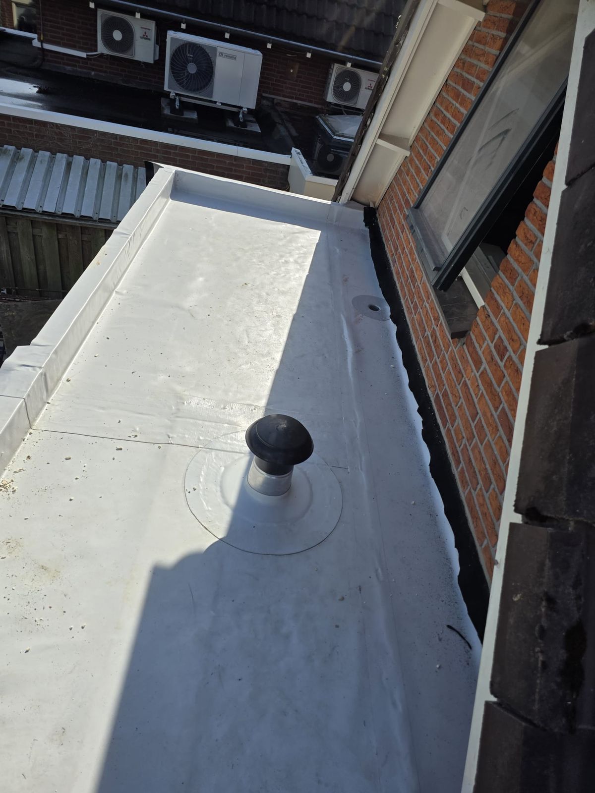 140 mm PIR-isolatie en een gootbaan met bitumen — foto 5