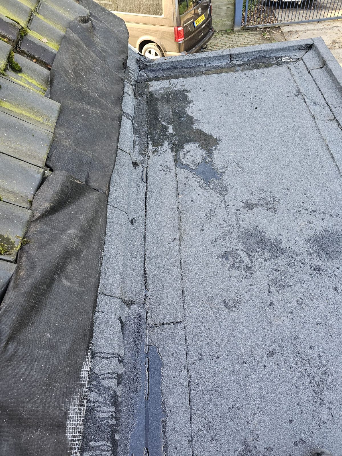 Nieuwbouwproject met 140 mm PIR-isolatie en een gootbaan met fleeceback — foto 1