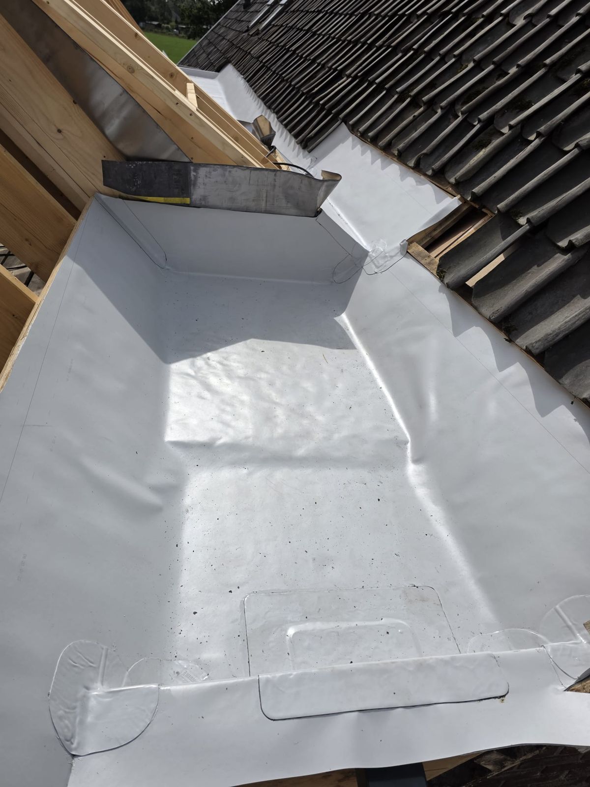 Een goot met 30 mm PIR-isolatie en duurzame fleeceback PVC — foto 5