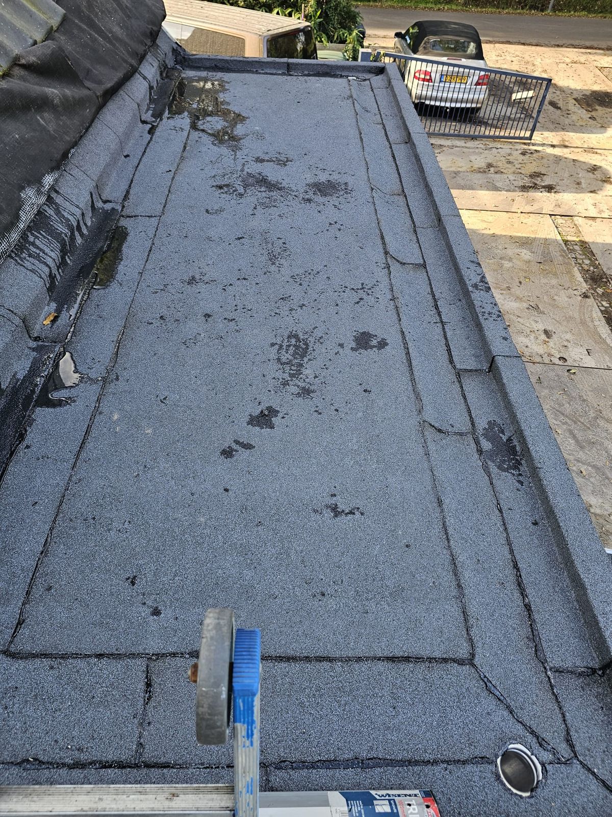 Nieuwbouwproject met 140 mm PIR-isolatie en een gootbaan met fleeceback — foto 3