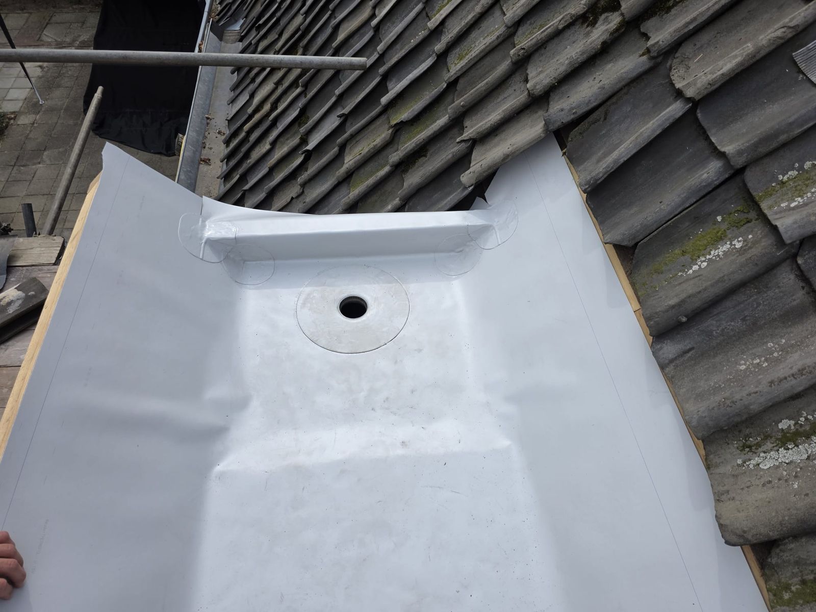 Een goot met 30 mm PIR-isolatie en duurzame fleeceback PVC — foto 8
